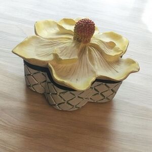 Vintage Magnolia Flower Trinket Box